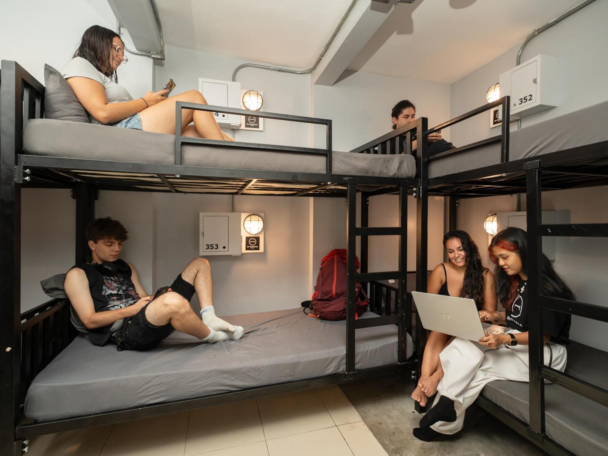 Oh Hostels - Bangkok Bagian luar foto